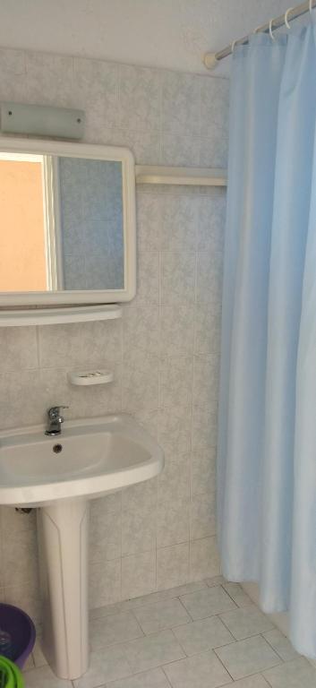 Cleo Rooms 250m from the beach room 5