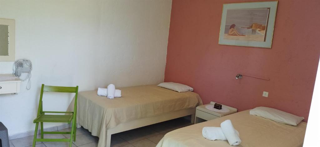 Cleo Rooms 250m from the beach room 6